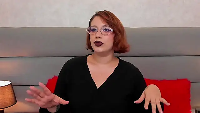 MillyHotsoon webcam