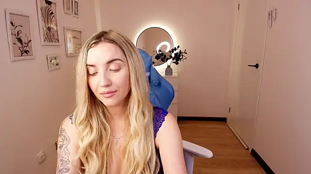 White_F0x 🤕 live cam