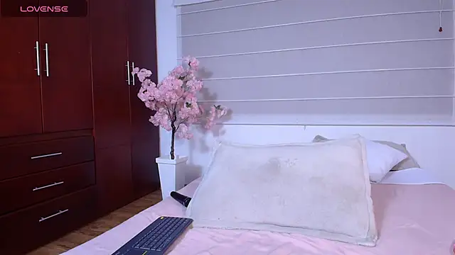Lucyjoi webcam