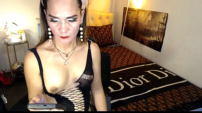 NinaDOM4CUM webcam