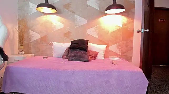 LalilaBrunettee webcam
