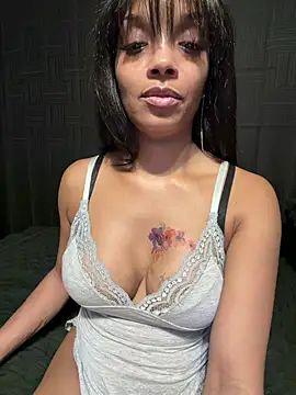 Rakiyahcharms live cam on StripChat