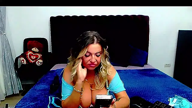 xplayfullblondexx webcam
