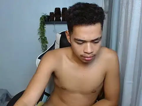 curlyasian_njxx webcam