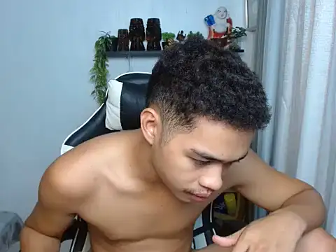 curlyasian_njxx webcam