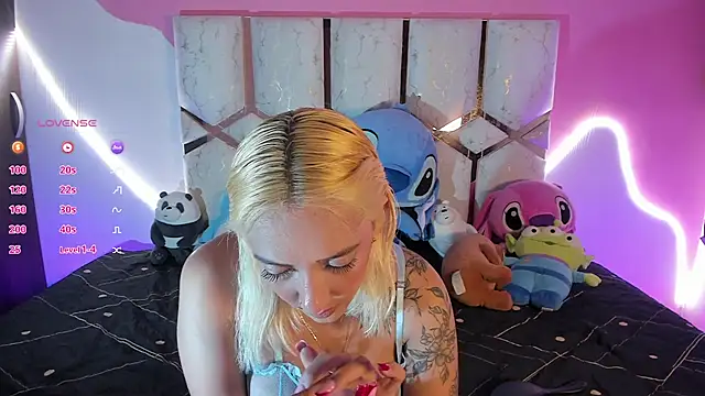 Amanda_klaire live cam on StripChat