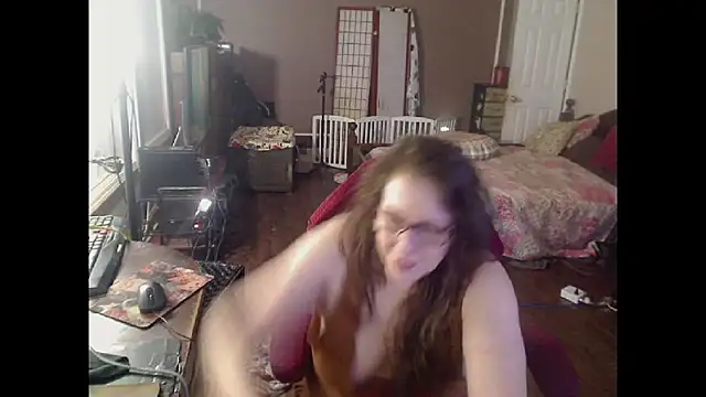Ireallysquirt live cam on StripChat