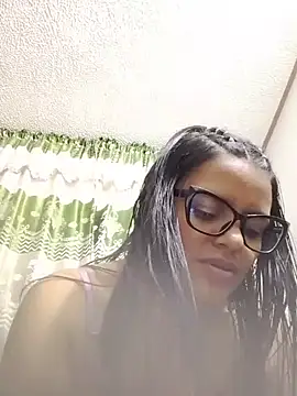 selena_foxy live cam on StripChat