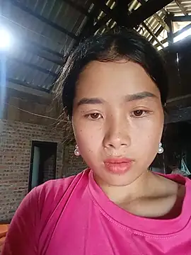 HeresThuy22 live cam on StripChat