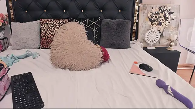 PreciousAillyn live cam on StripChat