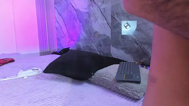 IsabellaMonet webcam