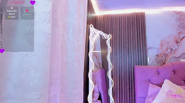 Kiara_tay live cam on StripChat