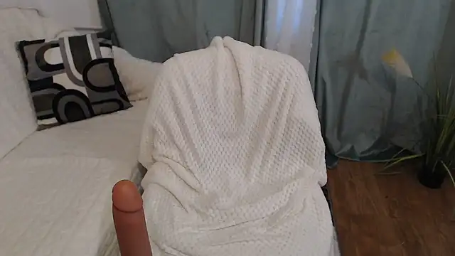 JullieMilf webcam