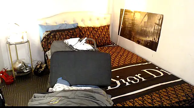 NinaDOM4CUM webcam