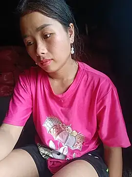HeresThuy22 webcam
