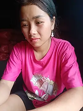 HeresThuy22 webcam