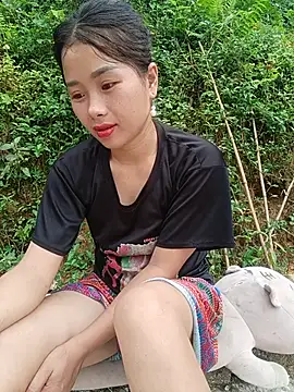 HeresThuy22 webcam