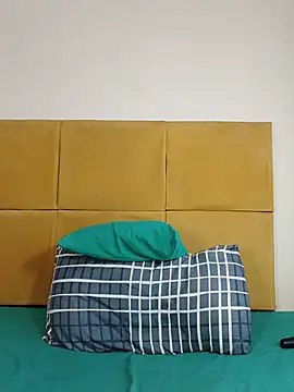 HugeTitisxx webcam