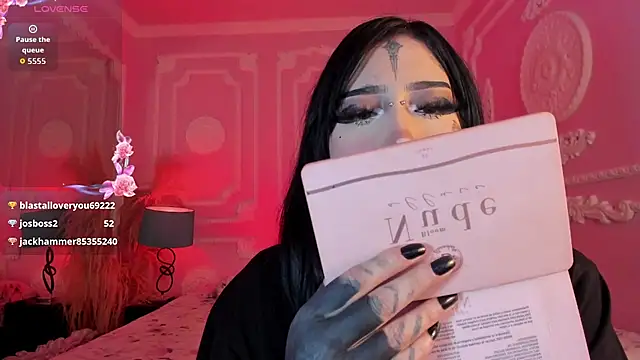 Kat_VonDe live cam on StripChat