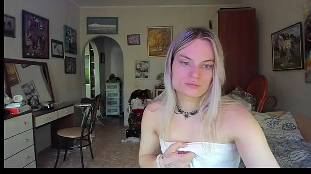 milliKira006 webcam