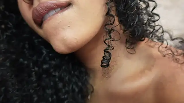 HOTBLACKANDWHITE2 webcam