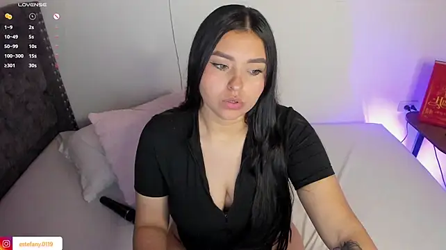 estefany09_ live cam on StripChat