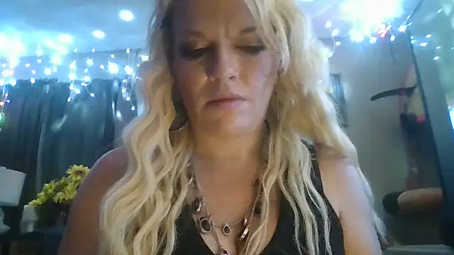 marilyn420 live cam on StripChat