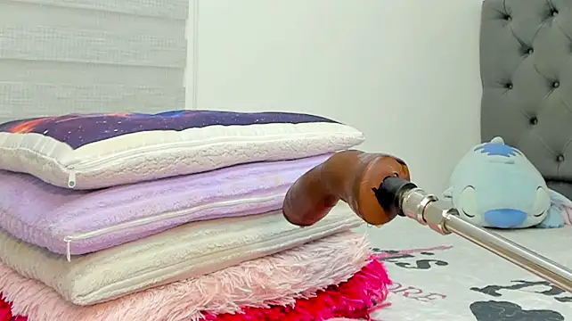Elizabeth_18_ webcam