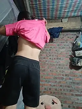 HeresThuy22 webcam