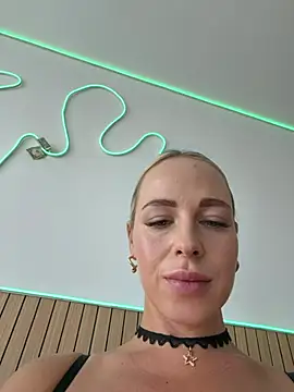 streetdoll webcam