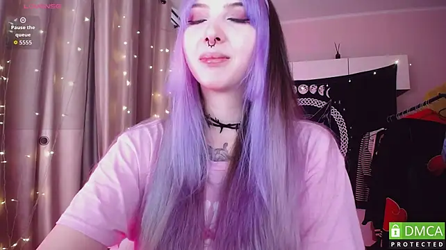 JustMeowGirl webcam