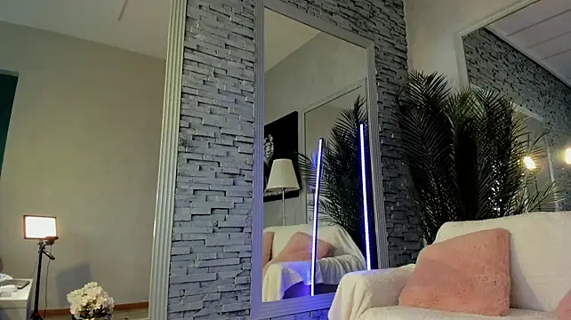 Reina_Cummings webcam