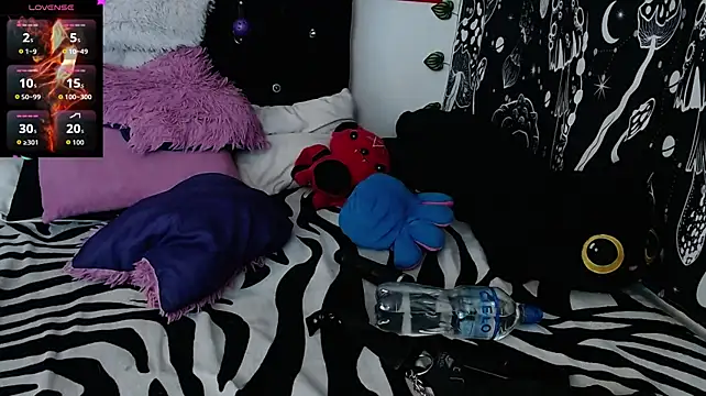 mayaREDdoll webcam