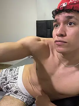 Luke_Muscle webcam