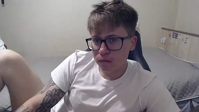 Maxxxgayboy webcam