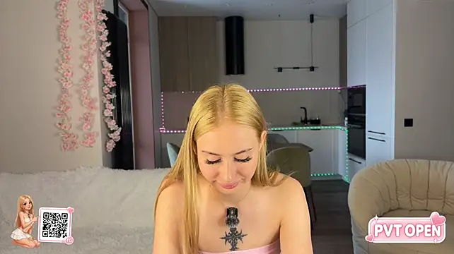 BlondieBoom webcam