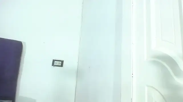 Squirter_pussybomb live cam on StripChat