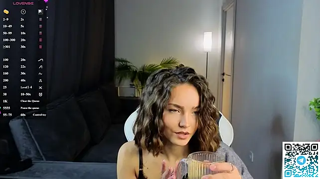 leslie_scott (F teen) - naughty lick my finger <3