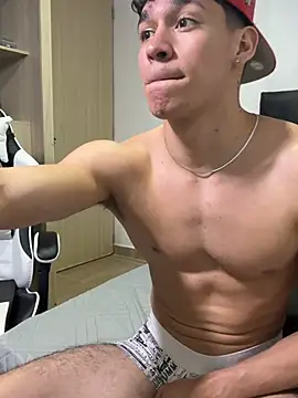 Luke_Muscle webcam