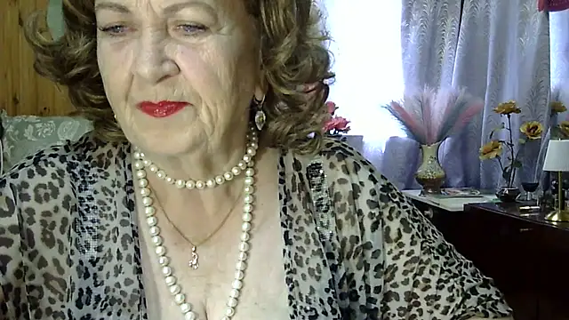 Emma52610 live cam on StripChat