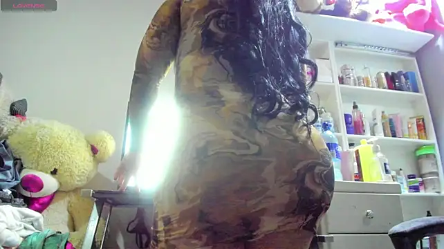Pocahontas_d live cam on StripChat