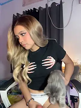 MajesticKitana live cam on StripChat