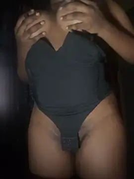 Cute_squirter live cam on StripChat