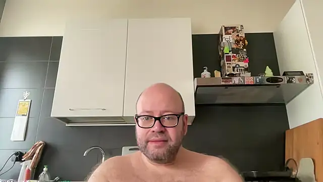 theitalianbear live sex cam