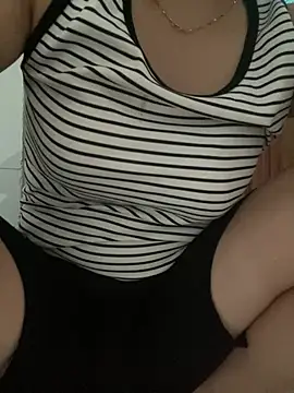 Milk_Mom99 webcam