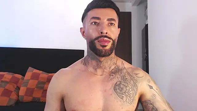 andrea_de_lucaa webcam
