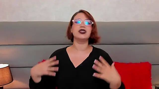 MillyHotsoon webcam