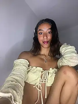 DakottaVelvett17 live cam on StripChat