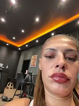 sweetchery999999 live cam on StripChat