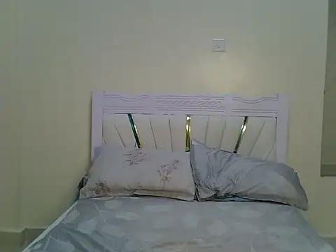 PrettyNoirr webcam